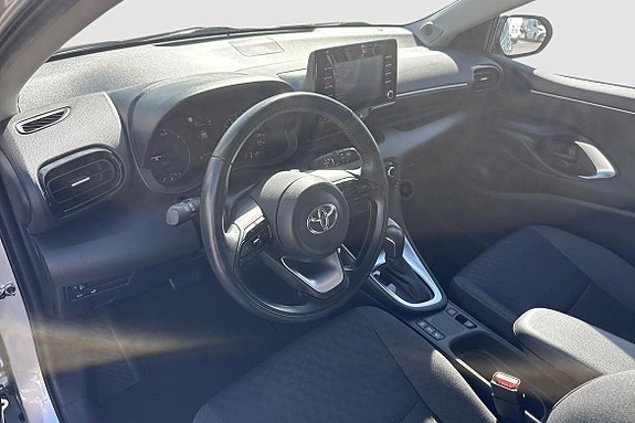 Toyota Yaris 8 of 12