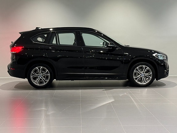 BMW X1 3 of 17