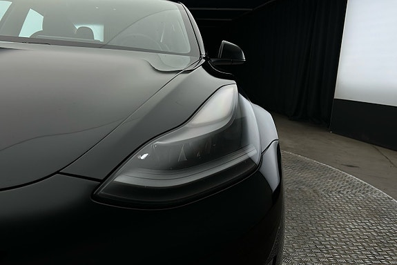 Tesla Model 3 11 of 25