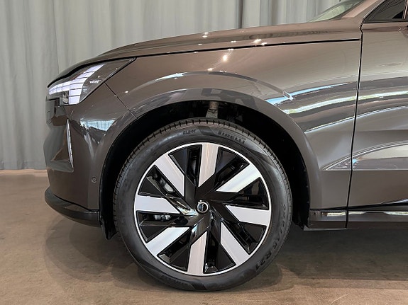 Volvo EX90 7 of 23