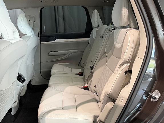 Volvo EX90 11 of 23