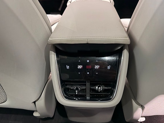 Volvo EX90 17 of 23