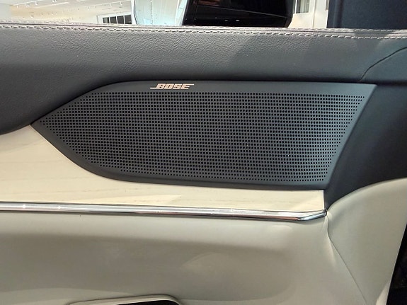 Volvo EX90 22 of 23