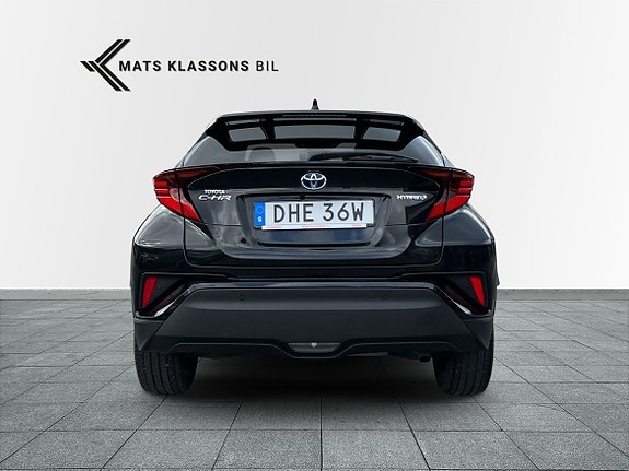 Toyota C-HR 4 of 11