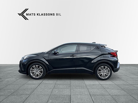 Toyota C-HR 3 of 11