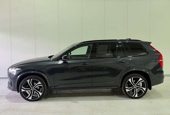 Volvo XC90 2 of 26