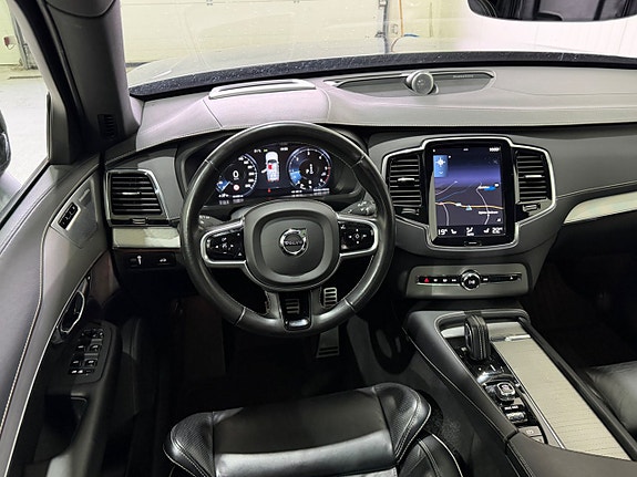 Volvo XC90 10 of 26
