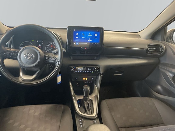 Toyota Yaris 8 of 15