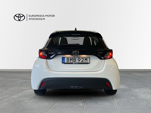 Toyota Yaris 4 of 15