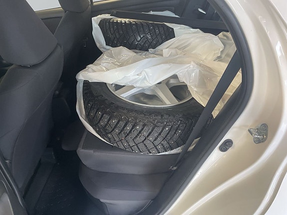 Toyota Yaris 7 of 15