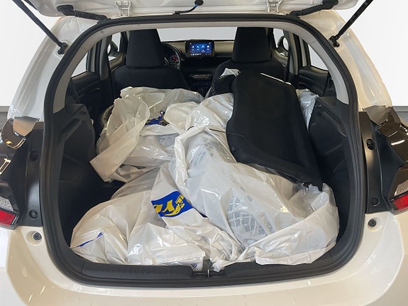Toyota Yaris 10 of 15