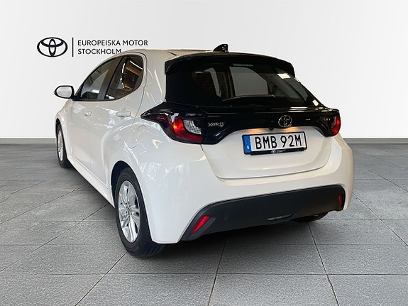 Toyota Yaris 2 of 15