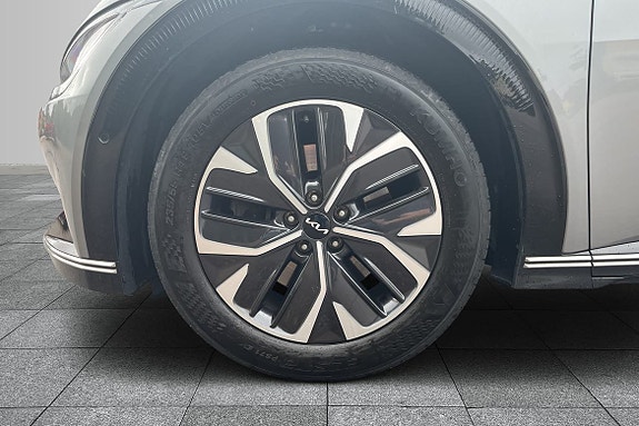 Kia EV6 8 of 18