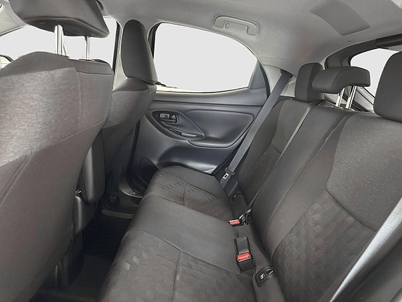 Toyota Yaris 8 of 11