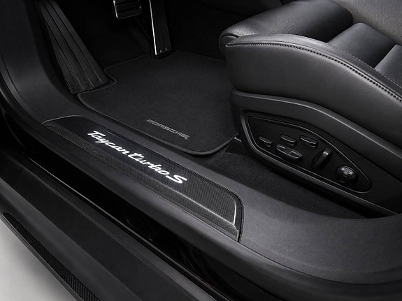 Porsche Taycan Turbo S 7 of 14
