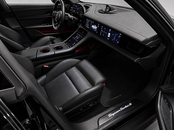 Porsche Taycan Turbo S 11 of 14