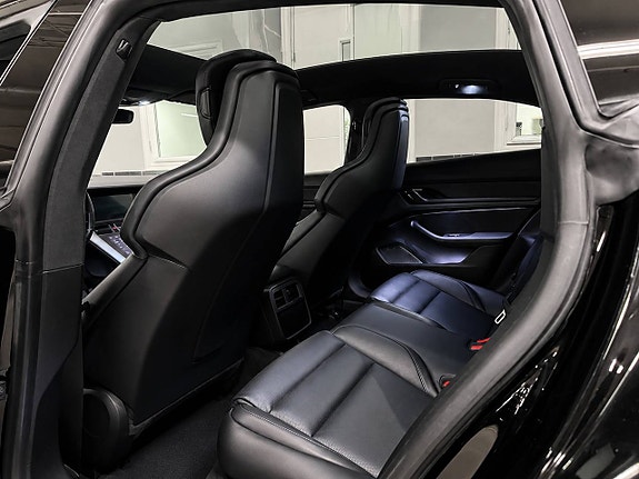 Porsche Taycan Turbo S 9 of 14