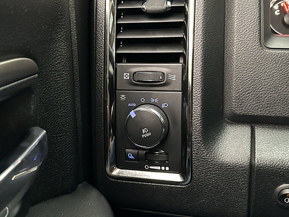 Dodge RAM 1500 12 of 30