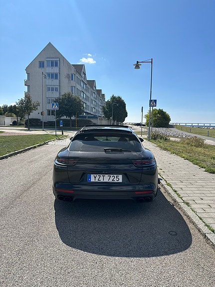 Porsche Panamera GTS 3 of 7