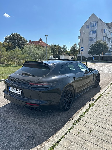 Porsche Panamera GTS 4 of 7