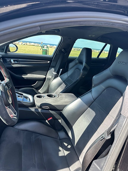 Porsche Panamera GTS 6 of 7