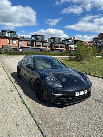 Porsche Panamera GTS 2 of 7