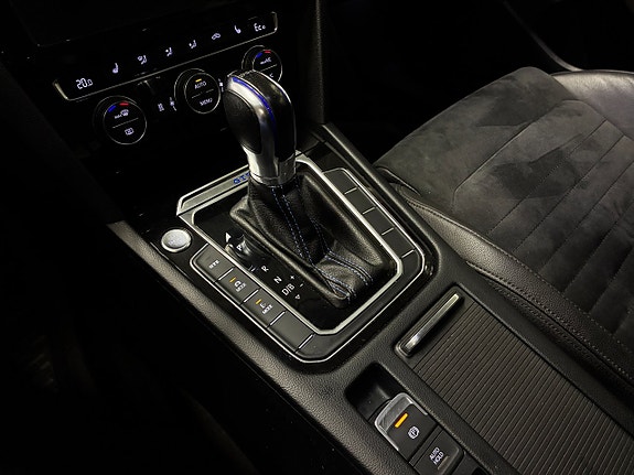 Volkswagen Passat 19 of 25