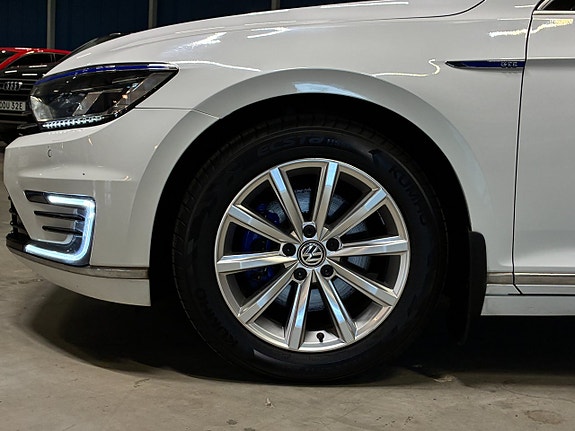 Volkswagen Passat 8 of 25