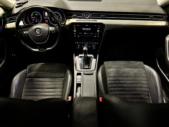 Volkswagen Passat 17 of 25