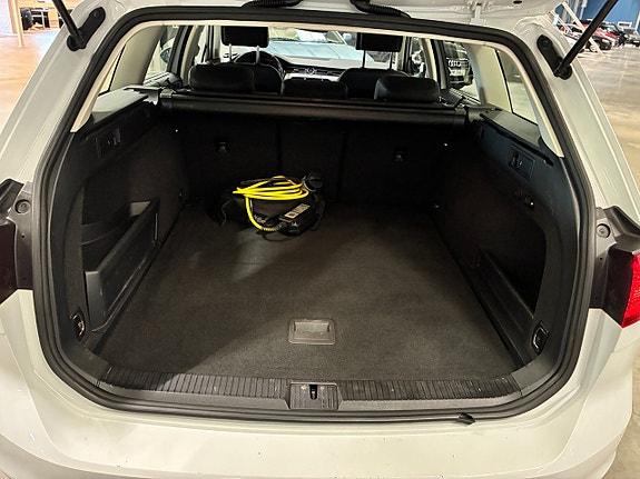 Volkswagen Passat 9 of 25
