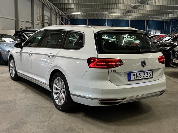 Volkswagen Passat 4 of 25