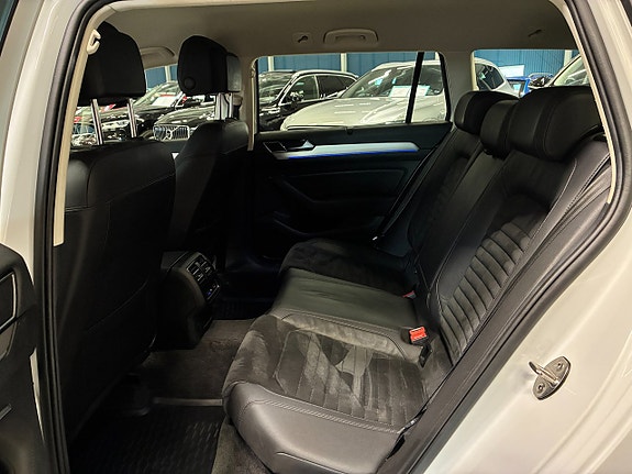 Volkswagen Passat 15 of 25
