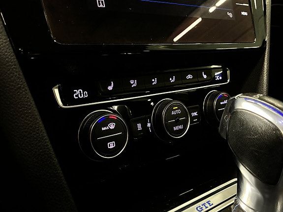 Volkswagen Passat 20 of 25