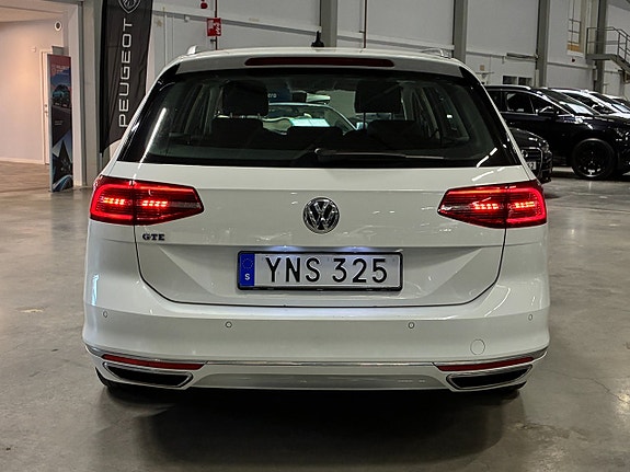 Volkswagen Passat 3 of 25