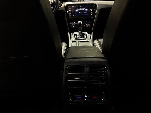 Volkswagen Passat 16 of 25