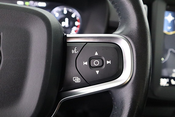 Volvo XC40 16 of 21