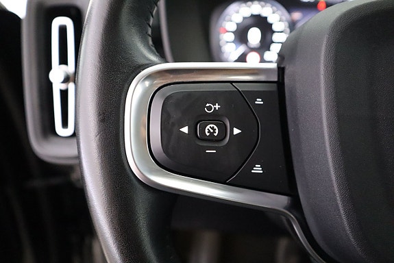 Volvo XC40 15 of 21