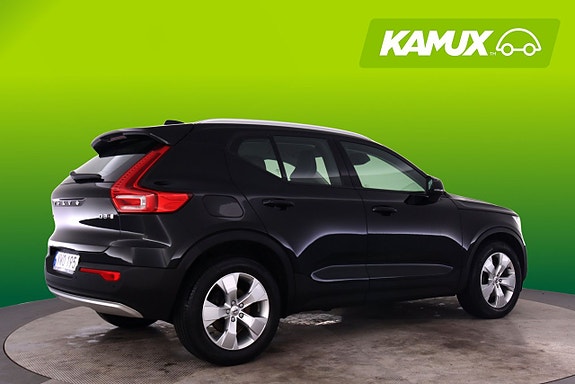 Volvo XC40 2 of 21