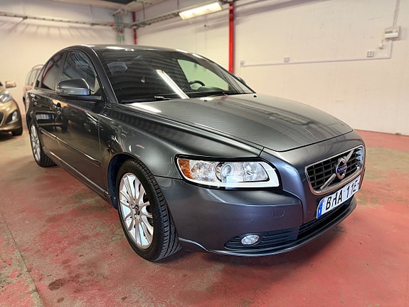 Volvo S40 2 of 9