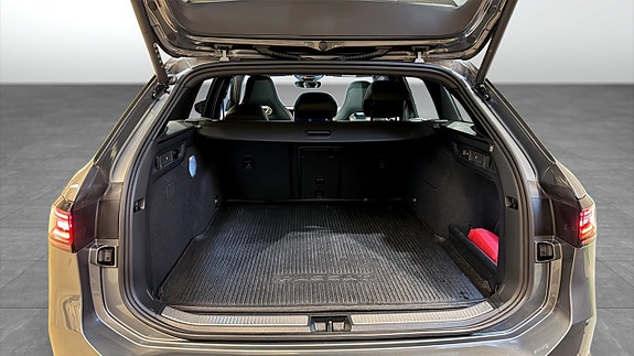Volkswagen Passat 13 of 23