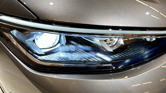 Volkswagen Passat 17 of 23