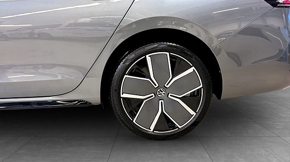 Volkswagen Passat 6 of 23