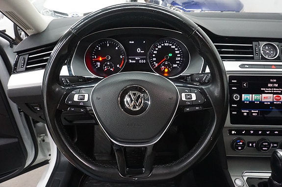Volkswagen Passat 9 of 15