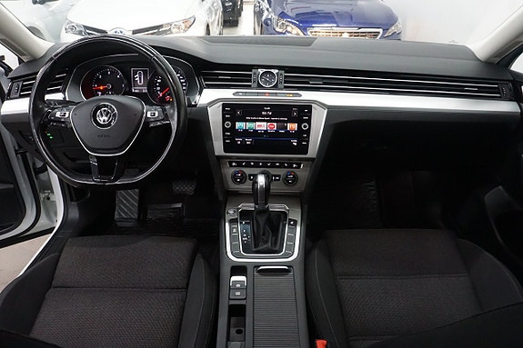 Volkswagen Passat 8 of 15