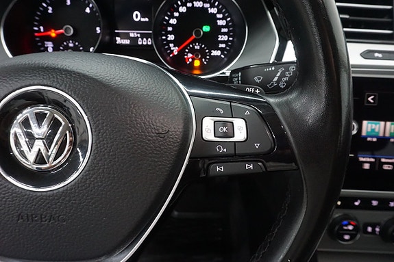 Volkswagen Passat 11 of 15