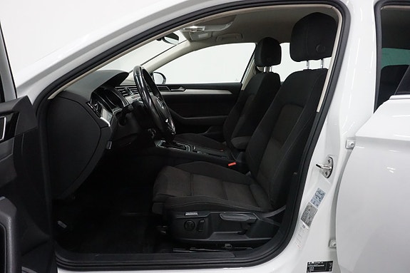 Volkswagen Passat 5 of 15