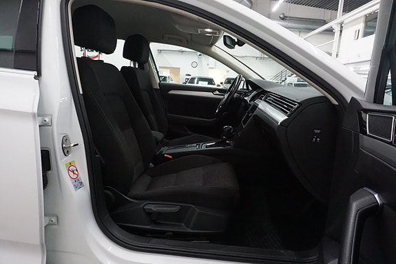 Volkswagen Passat 7 of 15