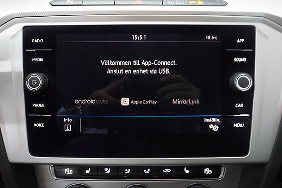Volkswagen Passat 14 of 15