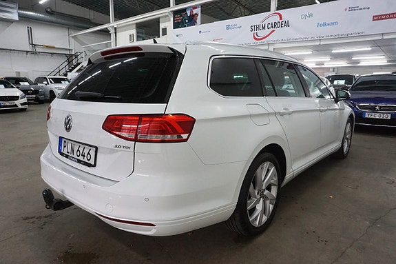 Volkswagen Passat 3 of 15