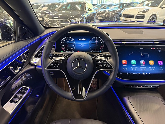 Mercedes-Benz E300 de 14 of 22
